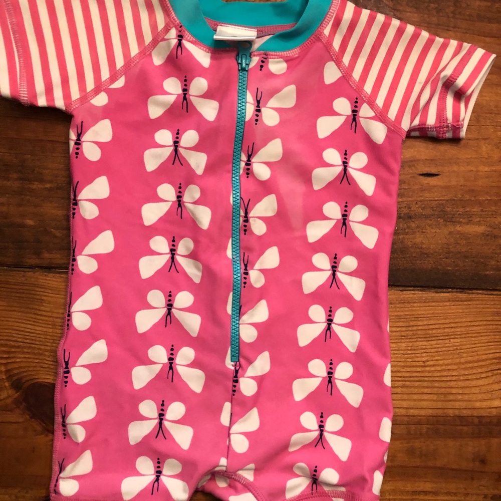 Hannah short swim suit rashguard